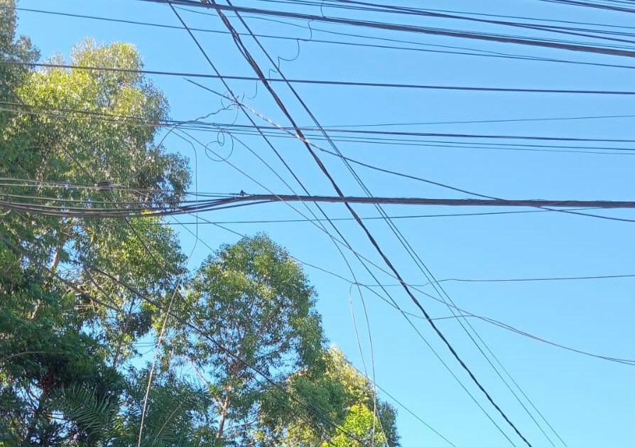 RGE intensifica remoção de cabos telefônicos inativos em Santa Cruz