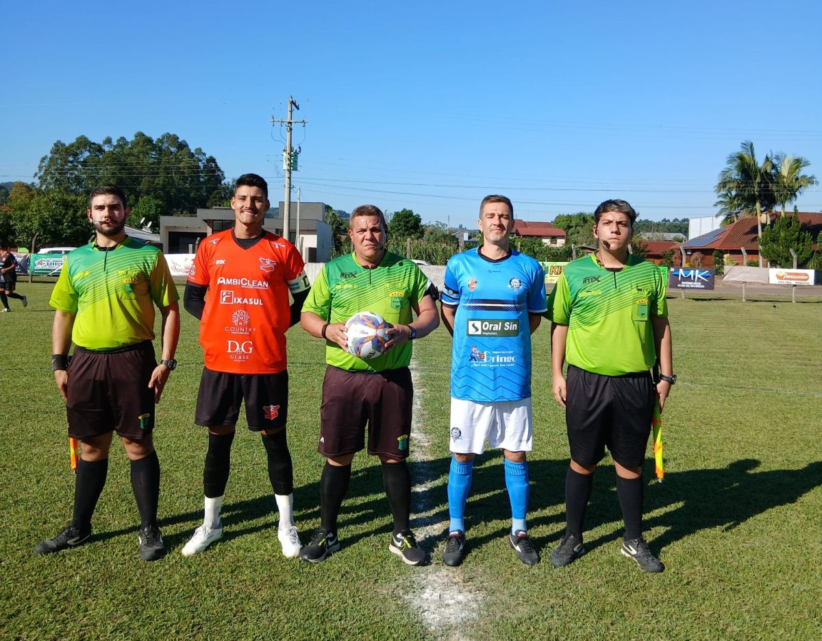 Final do Campeonato de Monte Alverne começa com empate sem gols