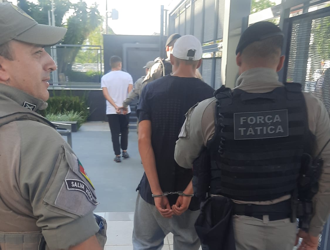 Dois são detidos com cocaína no Bom Jesus pela BM