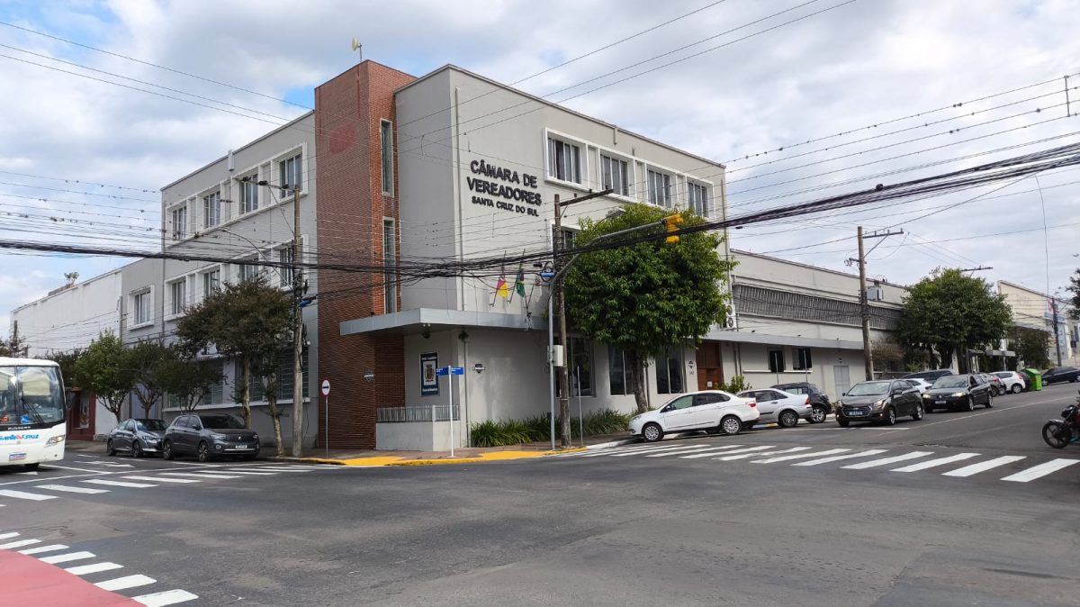 R$ 5,3 mil em multas de anos anteriores travam uso de carro da Câmara de Vereadores