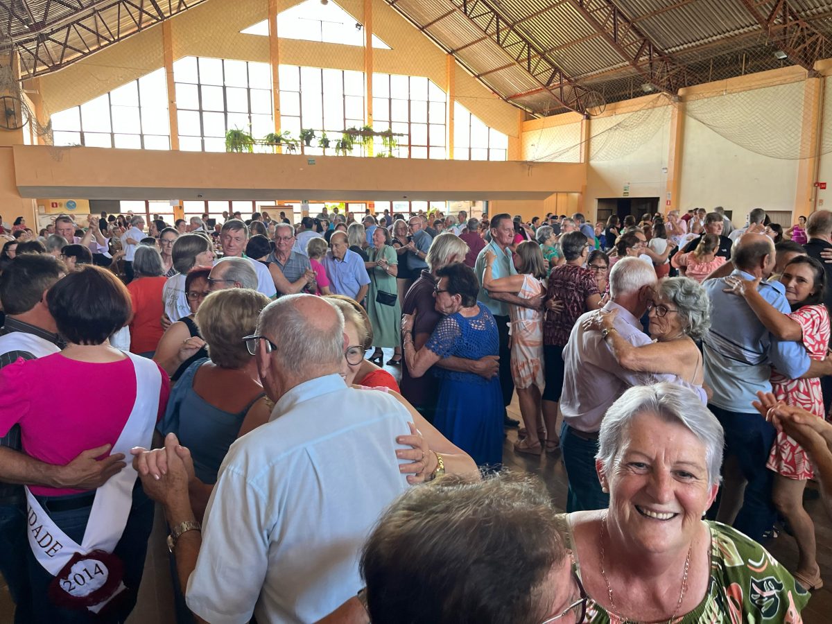 Grupo Arauto promove atividade com a terceira idade na Fenachim nesta quinta-feira