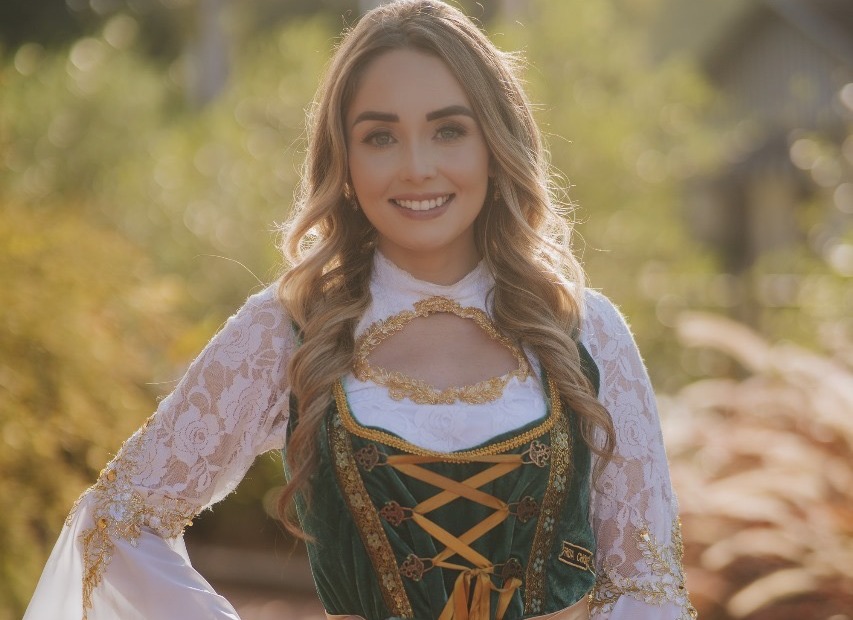 Francine Ramos é a primeira candidata inscrita à soberana da 40ª Oktoberfest