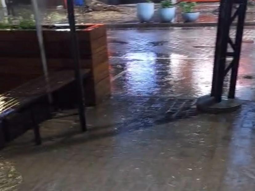 Morador relata alagamentos após obras de revitalização do Calçadão