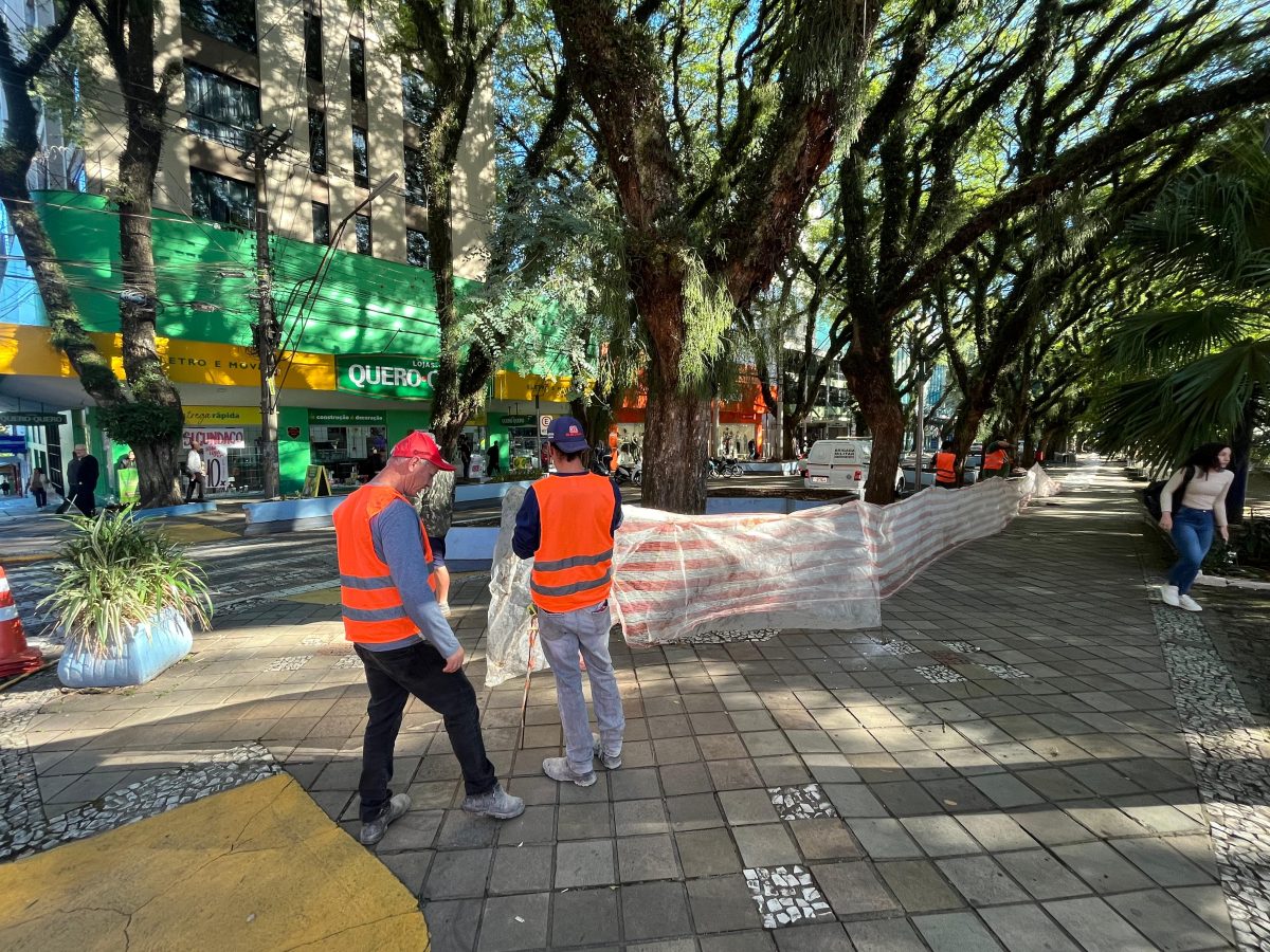 Inicia obra de revitalização de mais uma quadra do Calçadão da Floriano