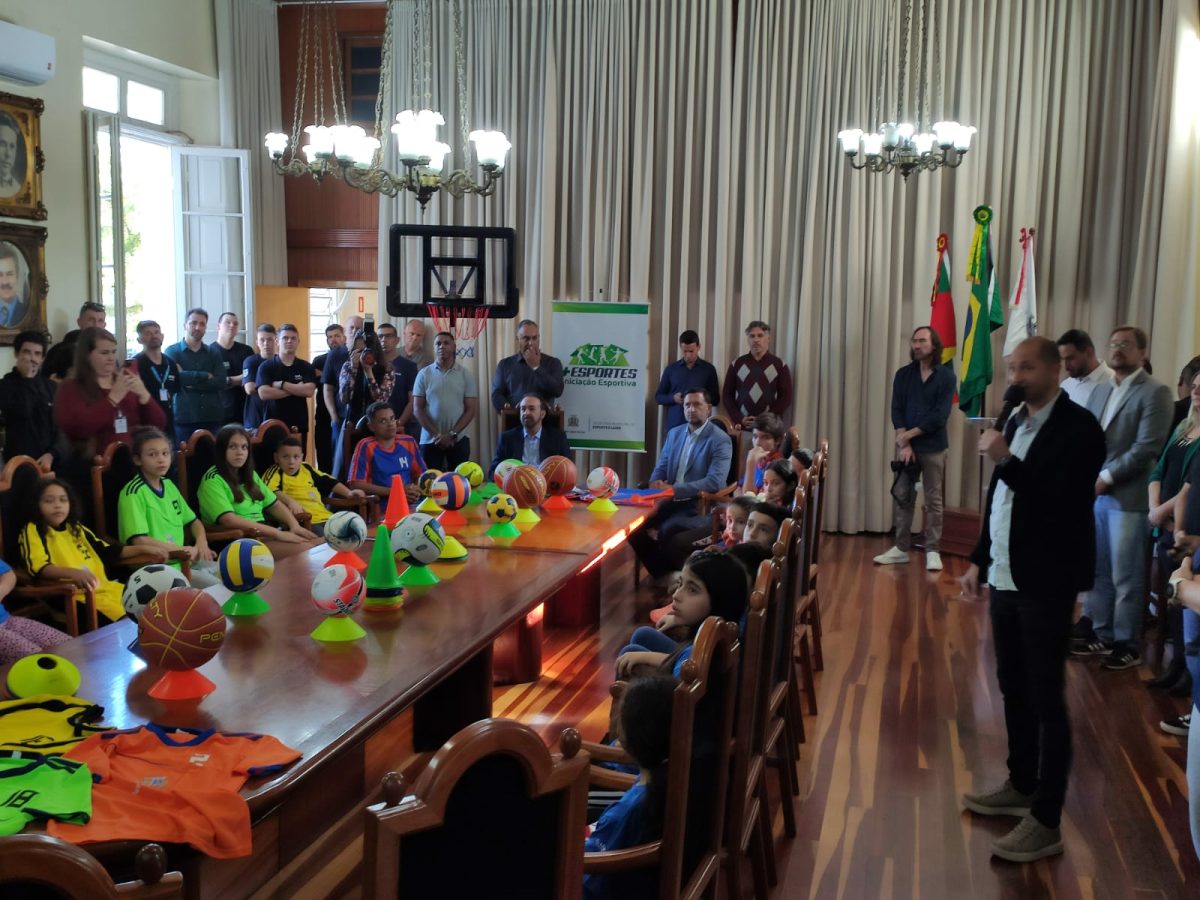 Prefeitura lança projeto + Esportes para mil crianças em Santa Cruz