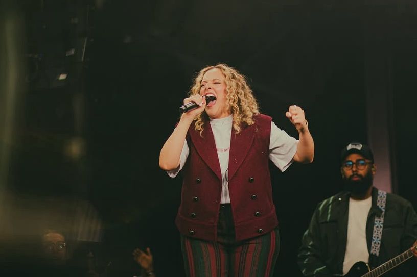 Feira da Produção terá show gospel com Gabi Sampaio