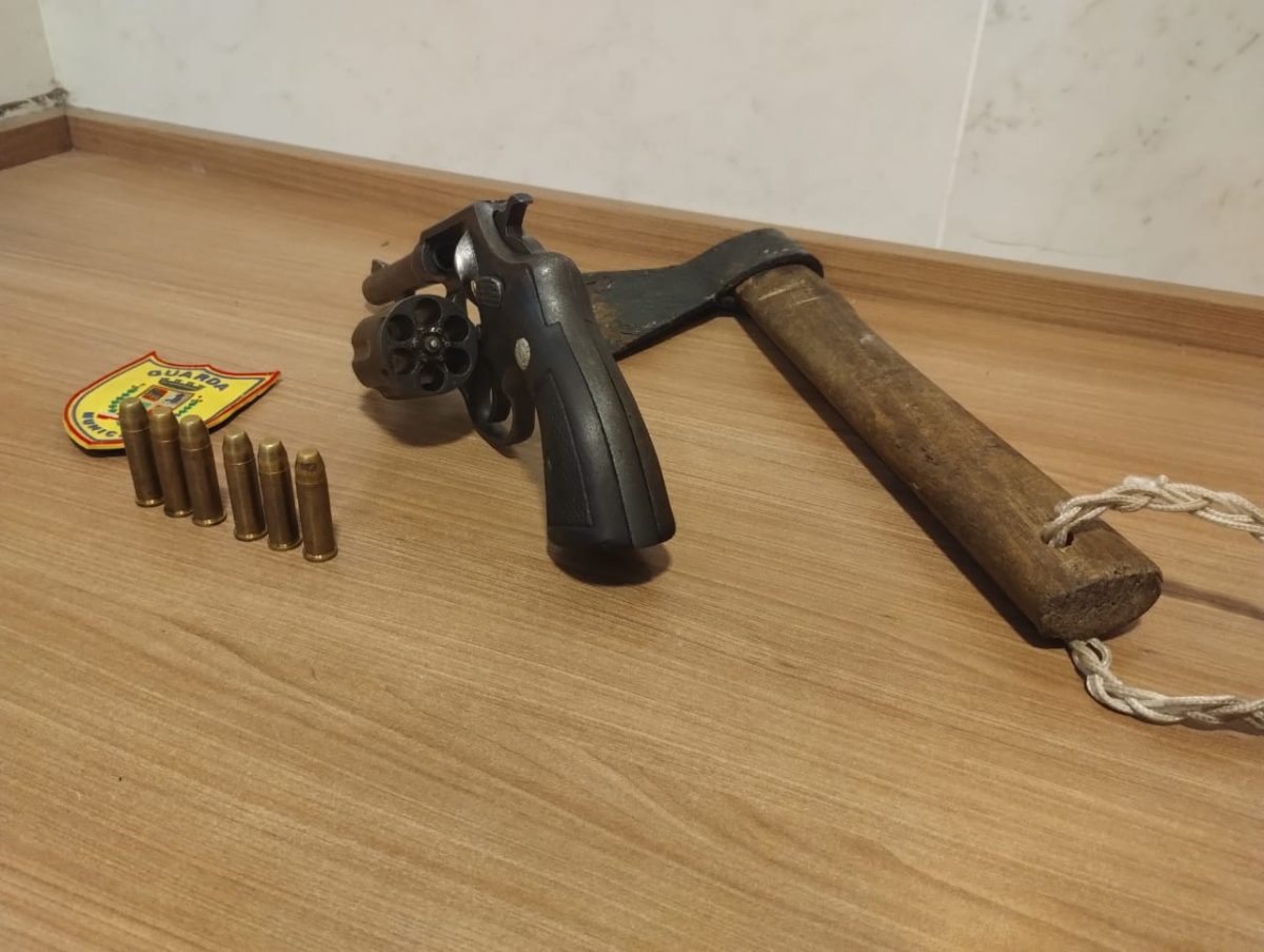 Três homens são presos por porte ilegal de arma de fogo em Santa Cruz