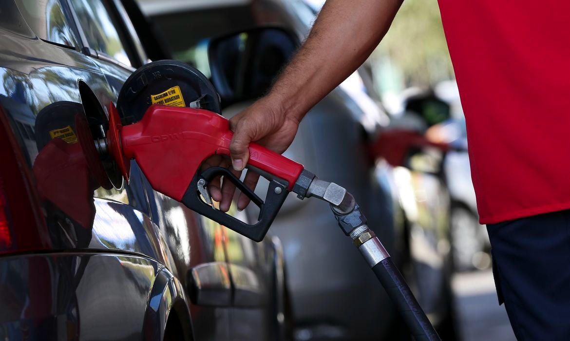 Dia Livre de Impostos: Santa Cruz terá gasolina e chopp com preços reduzidos nesta quinta