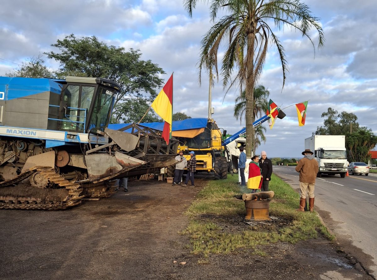 Bloqueios na RSC-287 marcam novo dia de protestos de agricultores