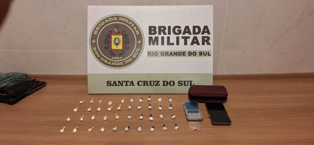 Mãe e filho são presos pela Força Tática em Santa Cruz