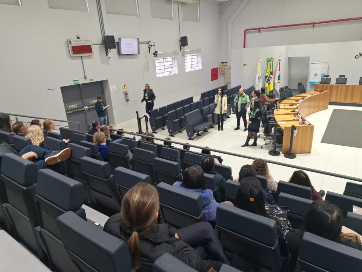 Profissionais da assistência social e da defesa civil participam de capacitação