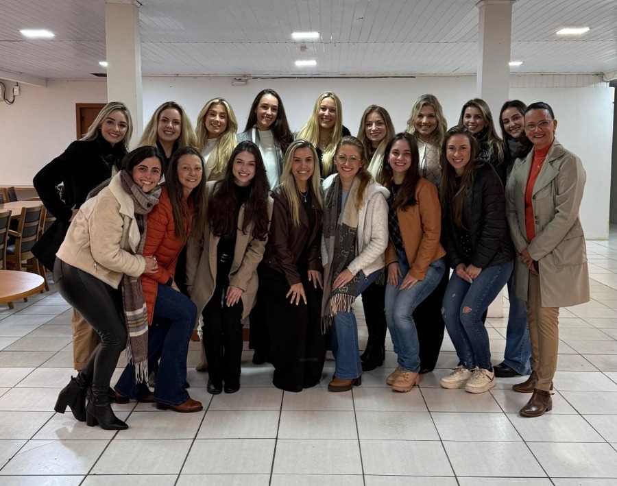 Começa a preparação das candidatas à corte da 40ª Oktoberfest