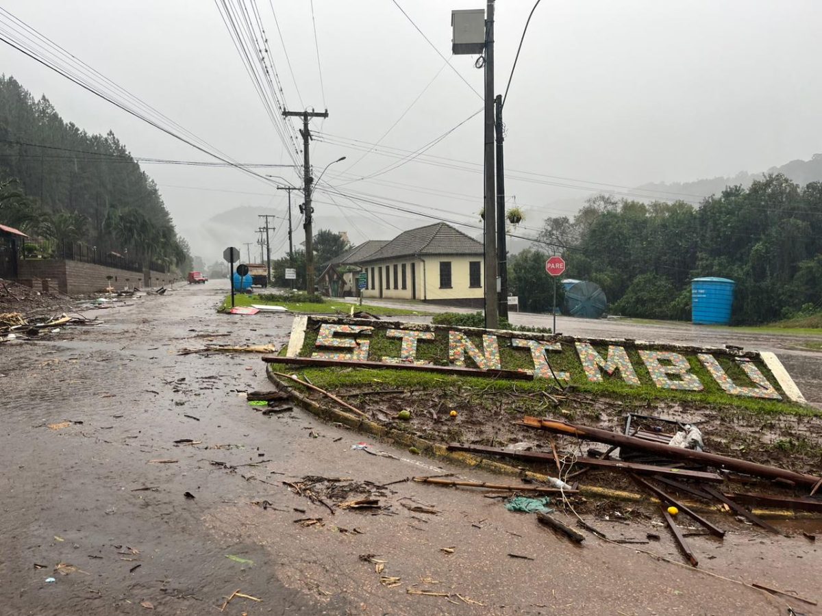 Prefeito diz que burocracia dificulta reconstrução de Sinimbu